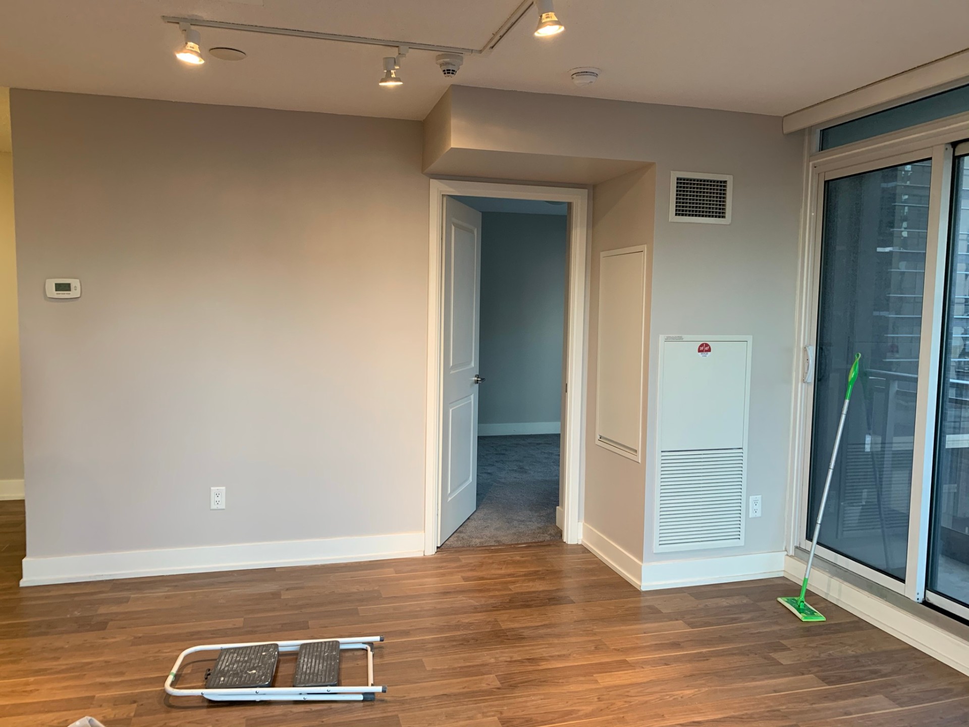 Toronto Condo – photo 2