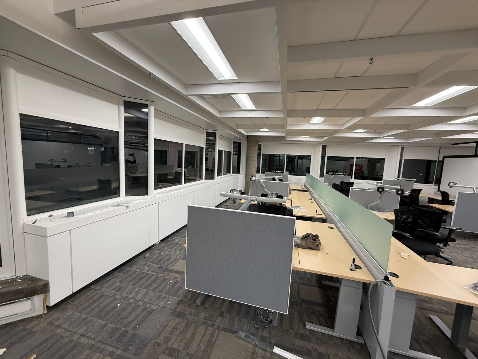 Open-plan workstation area alongside white painted window walls and cabinetry on the 6th floor at 4900 Yonge Street, Toronto