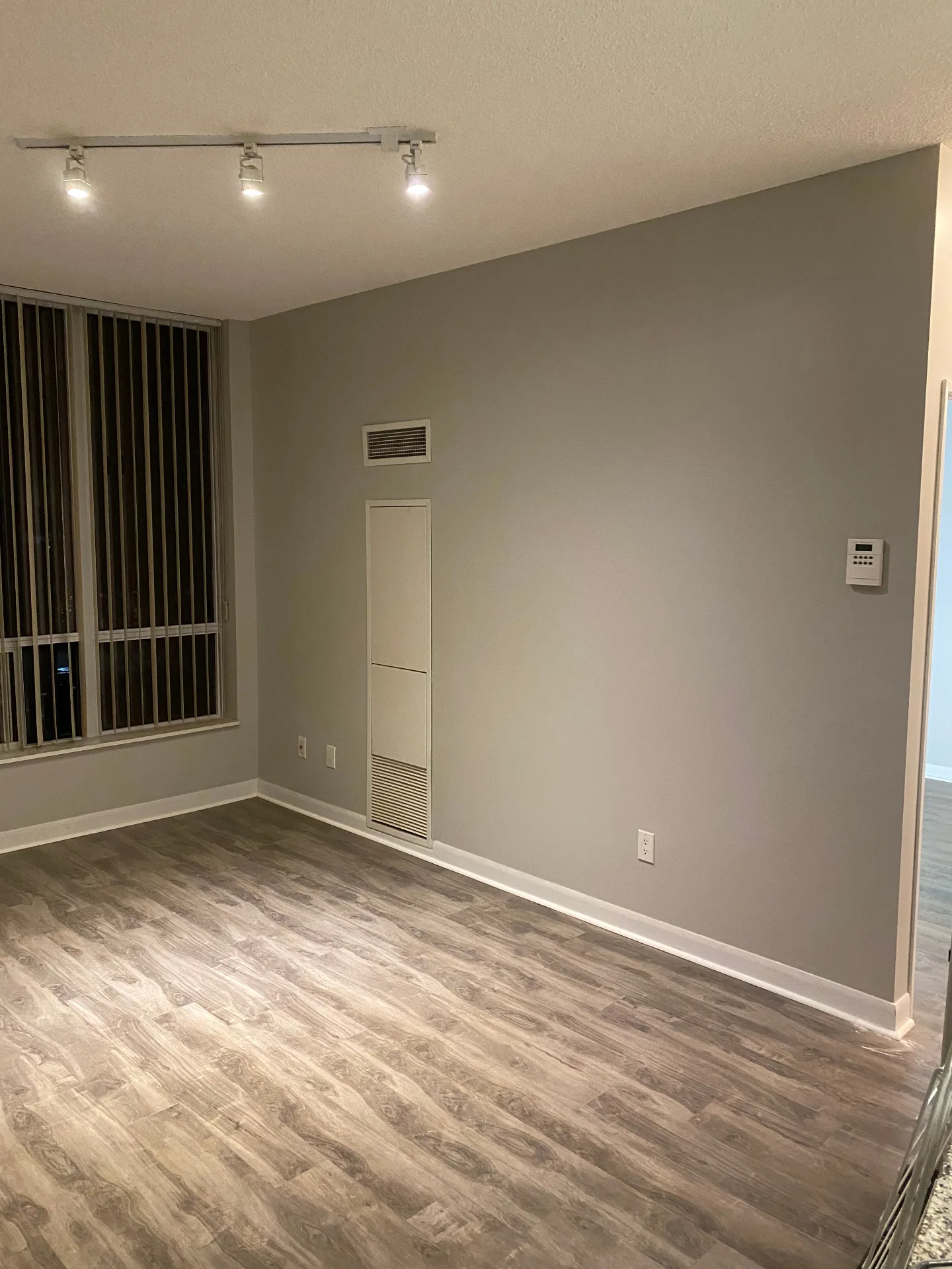 North York Condo – photo 2