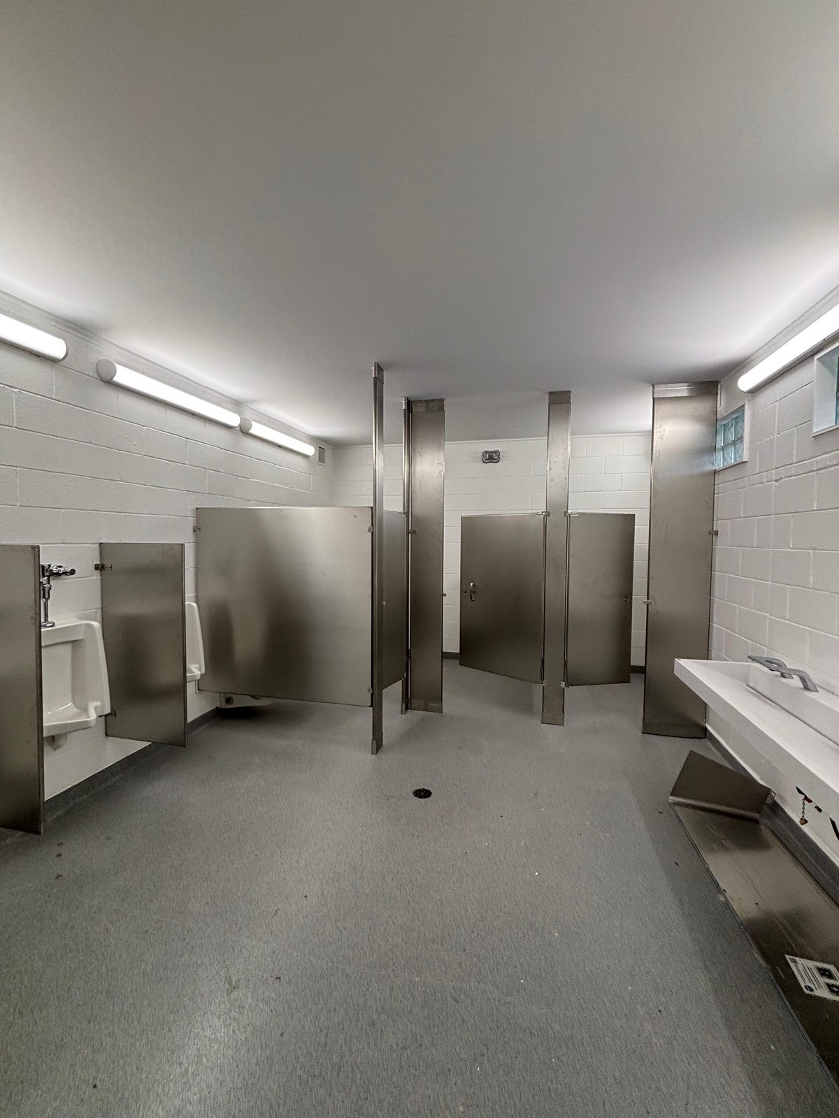 Wismery Park Washrooms — photo 12